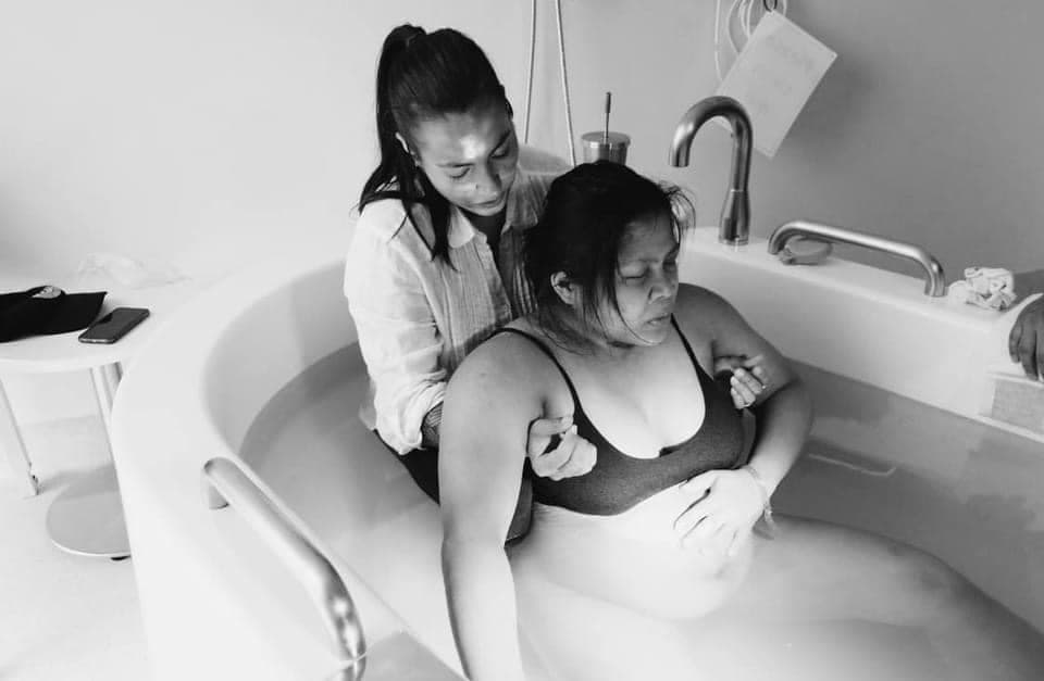 doula mama omi iye logo